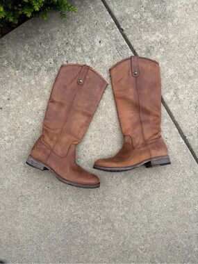 Frye Melissa Button Lug Tall Cognac Boots Womens Size 8.5 M 3471374-COG (NWOT)